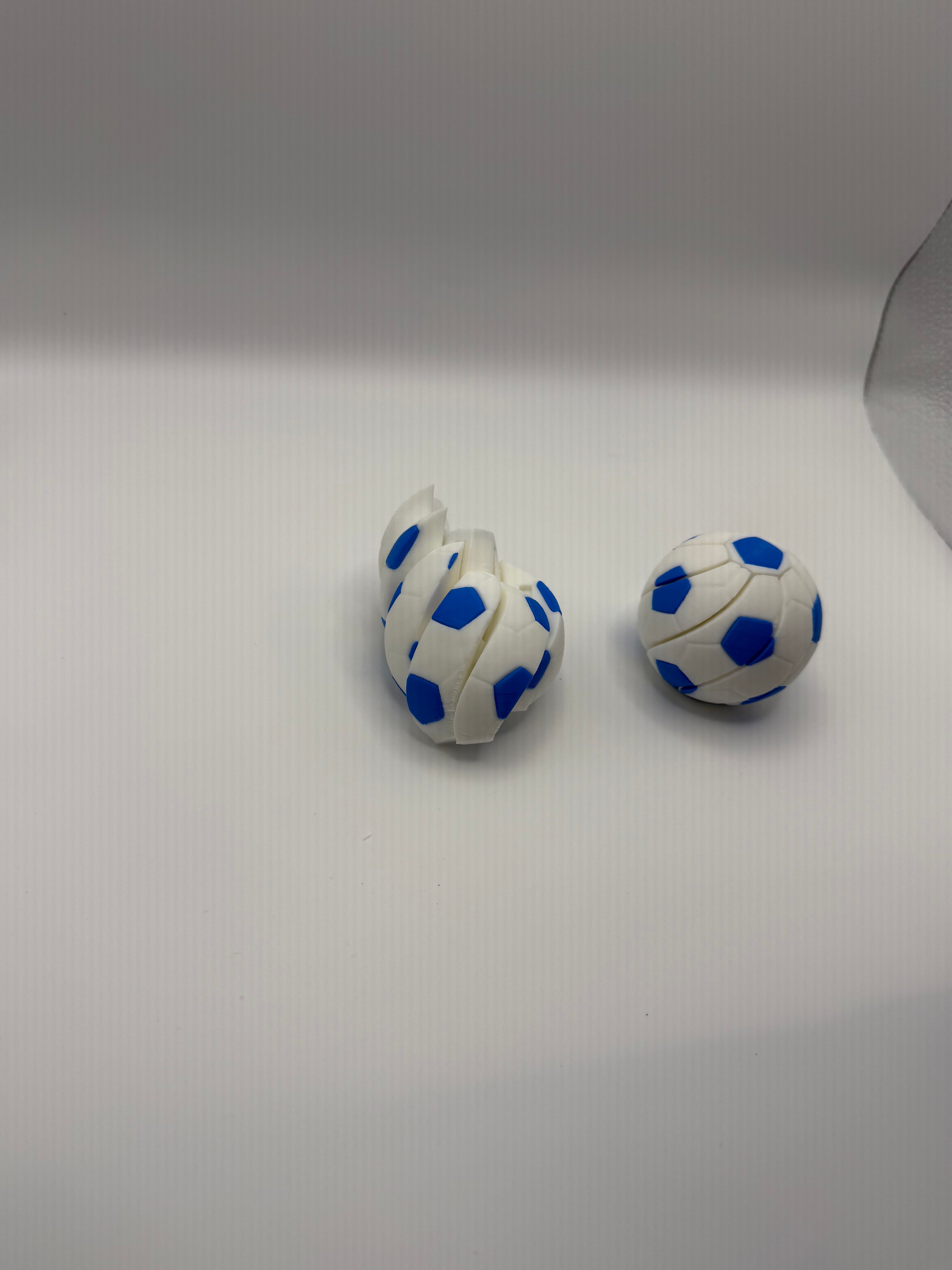 Fidget - Collapsing Soccer Ball