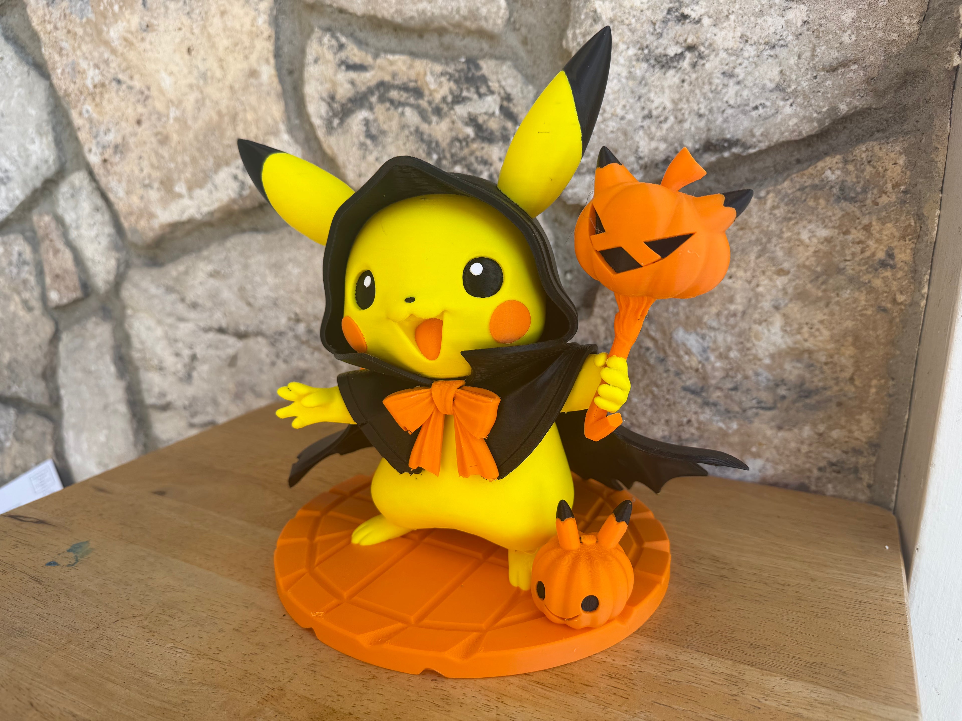 Electric Rat w/ Pumkins 10 inches wide x 10 inches long x 10 inches tall